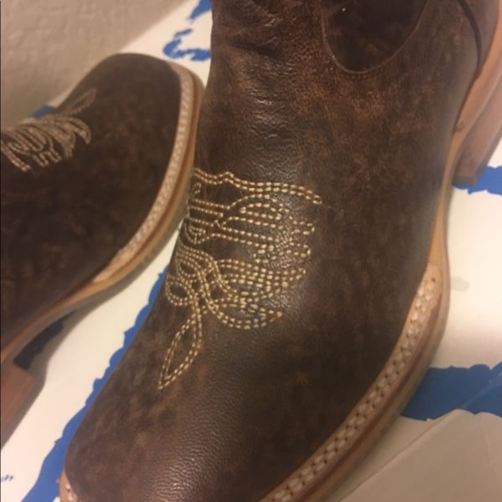 Tin Haul NWT Women Boots